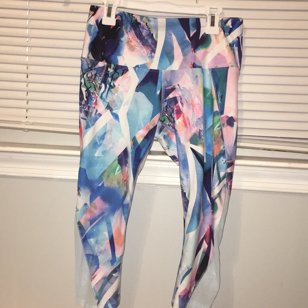 Athletic crop yoga leggings